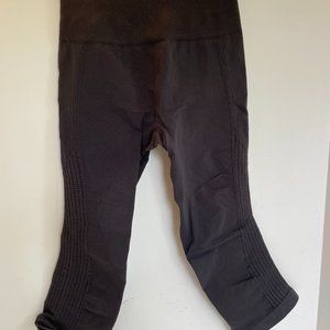 Lululemon Black Cropped Leggings Size 2